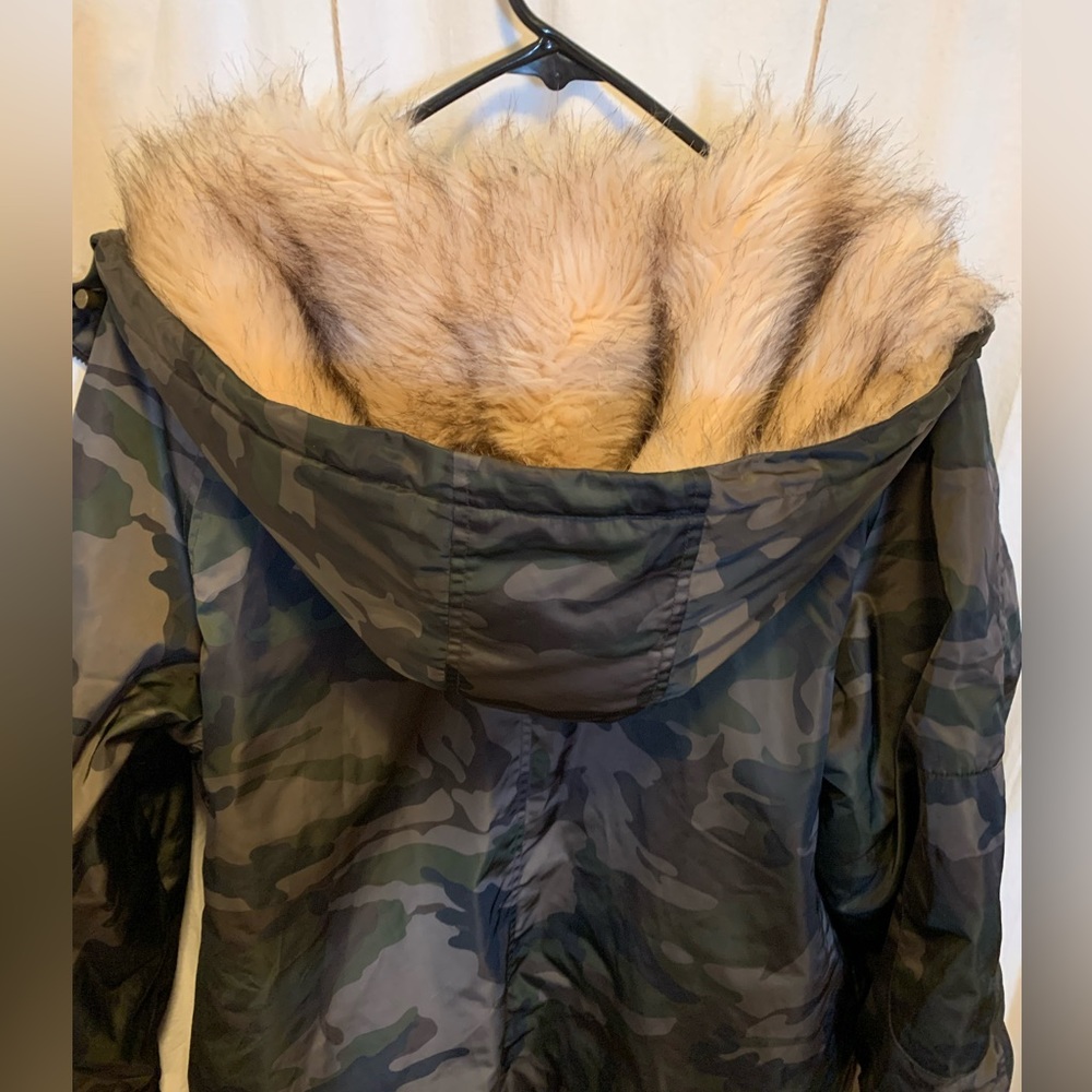 Lucky Brand camouflage hooded winter coat with faux fur trim - Picture 9 of 14